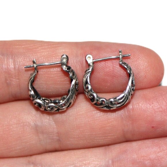 Jezlaine Sterling Silver Small Filigree Hoop Earrings - Picture 5 of 5